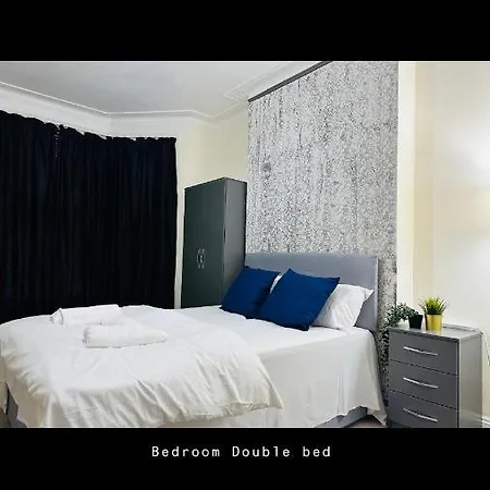 2 Bedroom Double Bed In East London